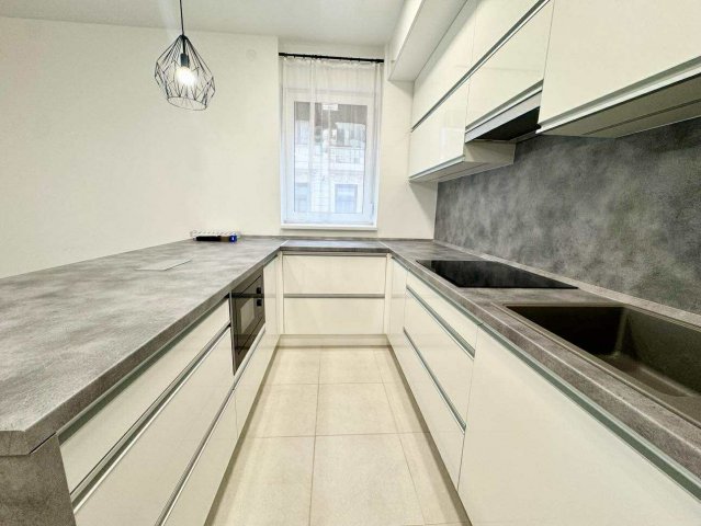 Eladó téglalakás, IX. kerületben, Balázs Béla utcában