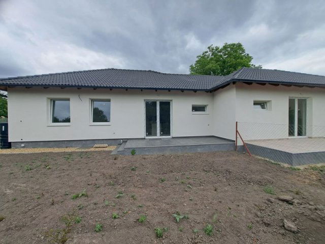 Eladó ikerház, Százhalombattán 125 M Ft, 4 szobás