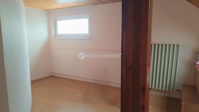 Eladó családi ház, Szentmártonkátán 77 M Ft, 6 szobás