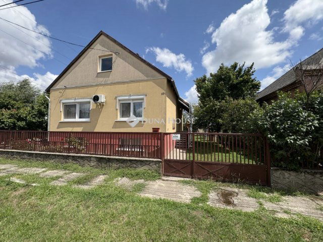 Eladó családi ház, Ácson, Győri utcában 45 M Ft, 3 szobás