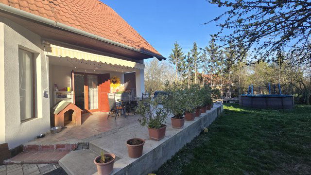 Eladó családi ház, Balatonkenesén 98.5 M Ft, 2+3 szobás