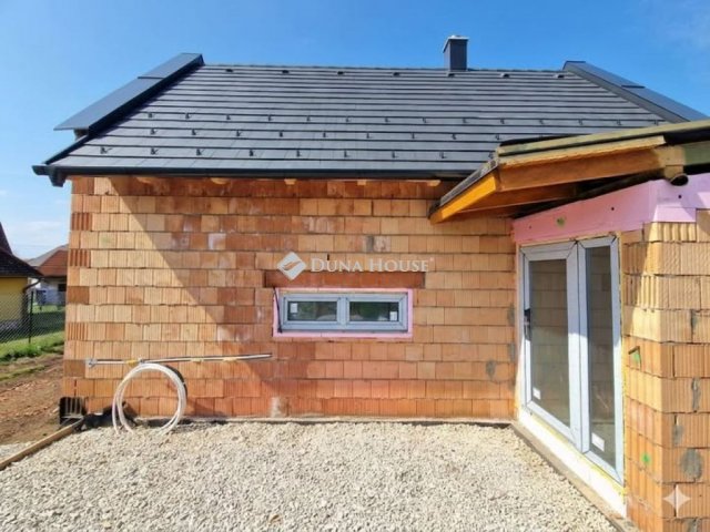 Eladó családi ház, Vonyarcvashegyen 179.9 M Ft, 4 szobás