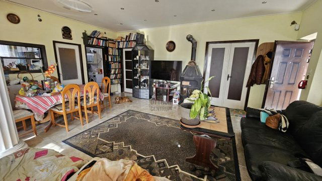 Eladó családi ház, Szigetszentmiklóson 159.9 M Ft, 8 szobás