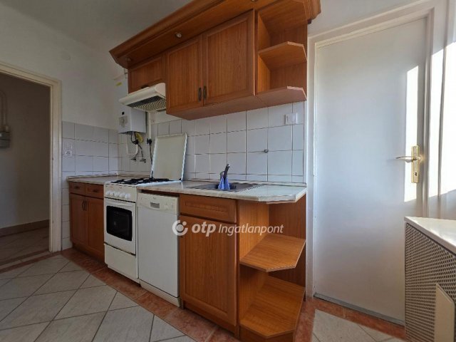 Kiadó téglalakás, albérlet, Pápán 130 E Ft / hó, 2 szobás
