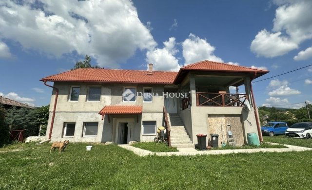 Eladó családi ház, Kesztölcön 129.9 M Ft, 7 szobás