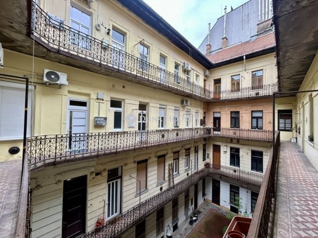 Eladó téglalakás, Budapesten, VIII. kerületben 105 M Ft