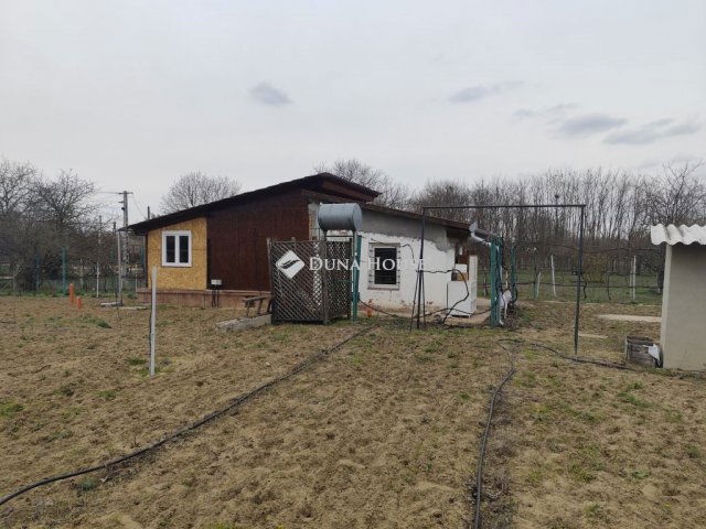 Eladó nyaraló, Cegléden 25 M Ft, 1 szobás / költözzbe.hu