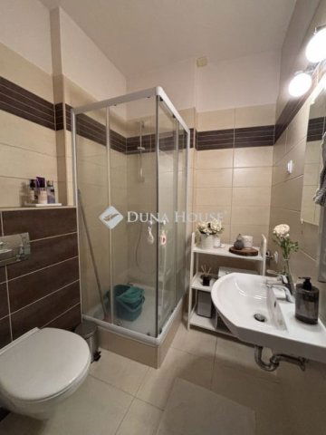 Eladó téglalakás, Budapesten, VIII. kerületben 75 M Ft, 1 szobás