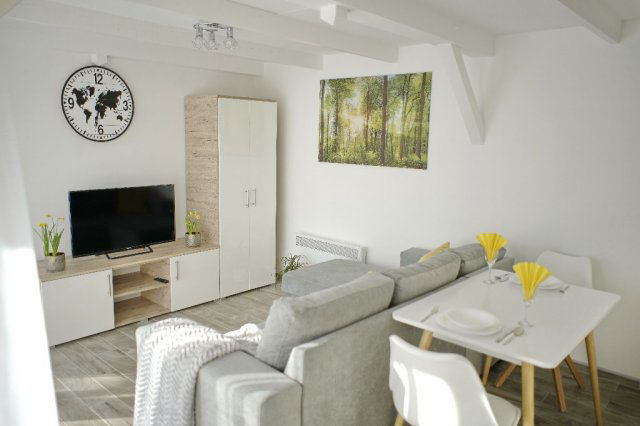 Eladó családi ház, Nagymányokon 260 M Ft, 12 szobás