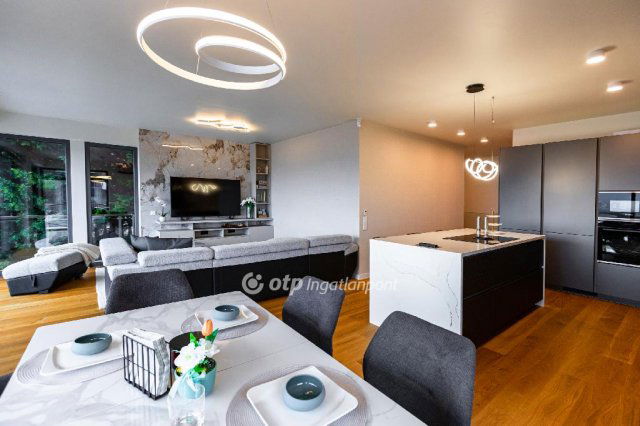 Eladó téglalakás, Balatonfűzfőn 399 M Ft, 6 szobás