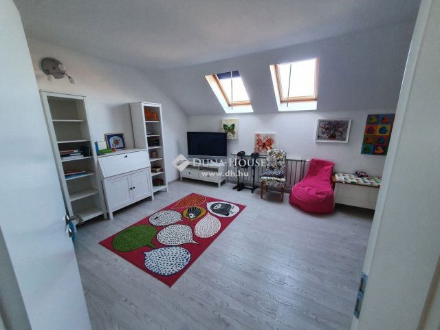 Eladó családi ház, Siófokon 391 M Ft, 7 szobás