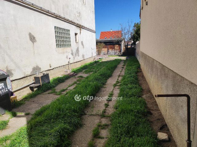 Eladó családi ház, Szegeden 79.8 M Ft, 4 szobás