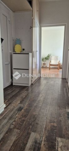 Eladó panellakás, Pécsett 54.999 M Ft, 2 szobás