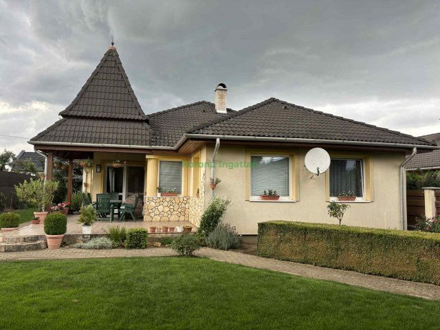 Eladó családi ház, Nyíregyházán 123 M Ft, 3+2 szobás