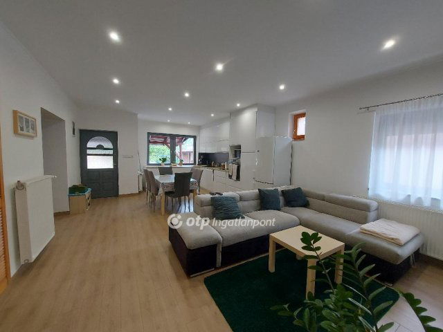 Eladó családi ház, Kiskőrösön 65 M Ft, 4 szobás