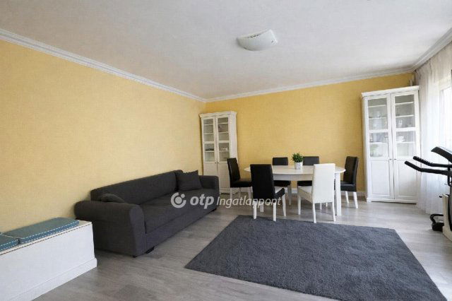 Eladó téglalakás, Egerben 83.9 M Ft, 2+1 szobás