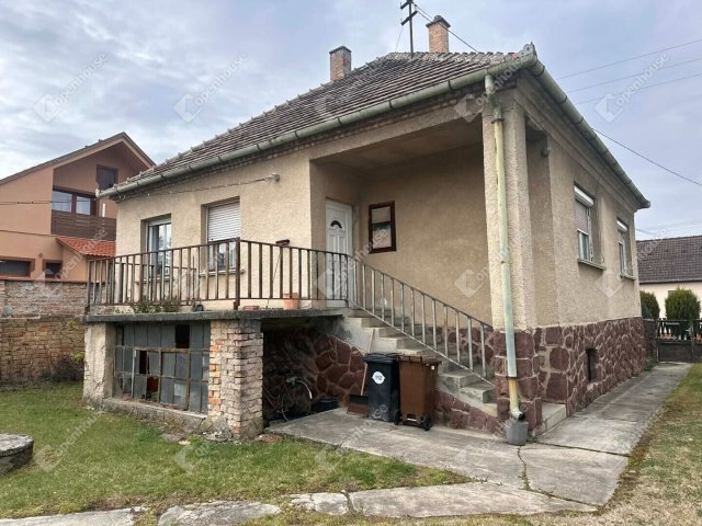 Eladó családi ház, Győrött 56.9 M Ft, 3 szobás