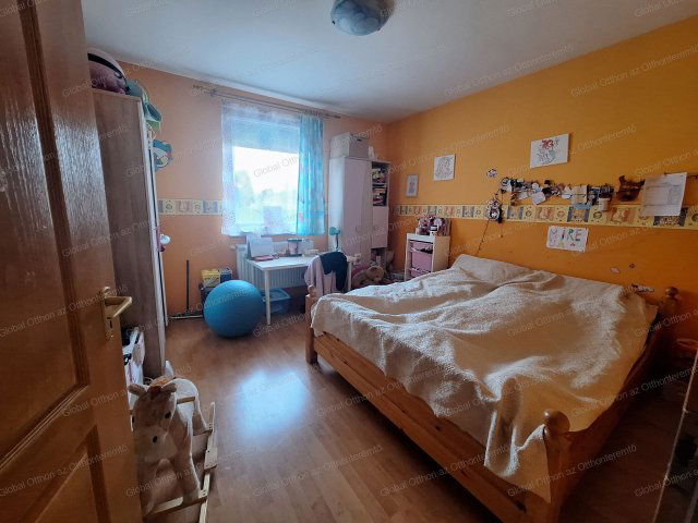 Eladó családi ház, Héderváron 69.9 M Ft, 4+1 szobás