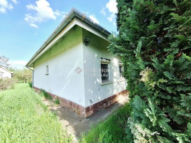 Eladó nyaraló, Balatonakarattyán 54.99 M Ft, 3 szobás