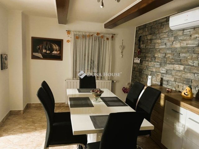 Eladó családi ház, Bugyin 93.5 M Ft, 4 szobás