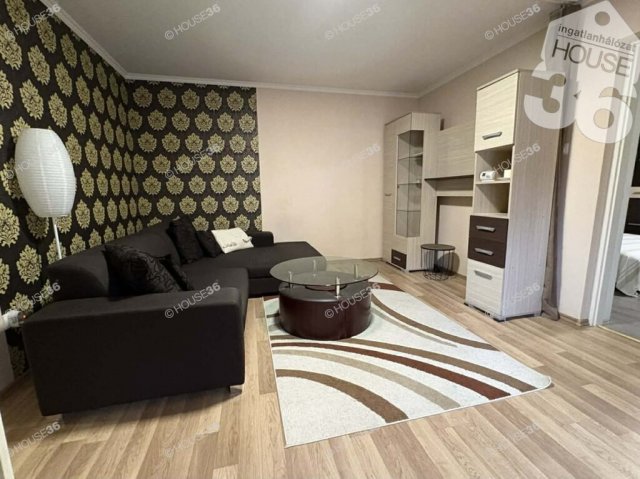Eladó téglalakás, Kecskeméten 42 M Ft, 2 szobás