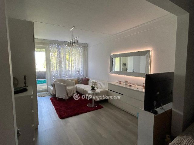 Eladó panellakás, Mosonmagyaróváron 42.5 M Ft, 2 szobás