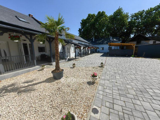 Eladó hotel, Kisújszálláson 85 M Ft / költözzbe.hu