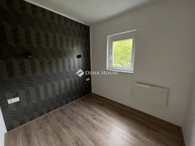 Eladó téglalakás, Pécsett 55.9 M Ft, 3 szobás