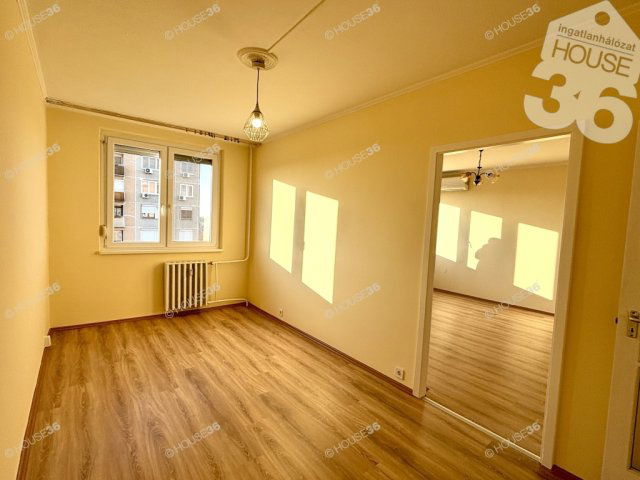 Eladó panellakás, Kiskunfélegyházán 32.9 M Ft, 2 szobás