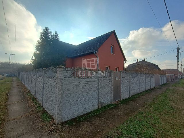 Eladó családi ház, Hajdúhadházon 49.9 M Ft, 4+1 szobás