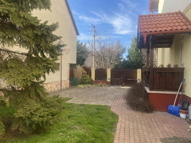 Eladó családi ház, Bajon 146.9 M Ft, 5 szobás