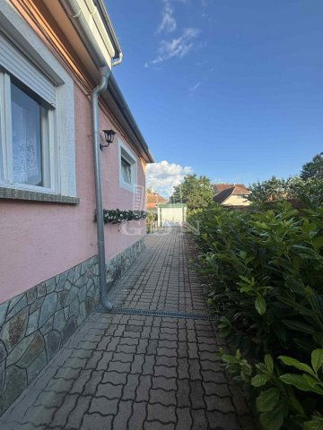 Eladó családi ház, Szombathelyen 36.5 M Ft, 5 szobás