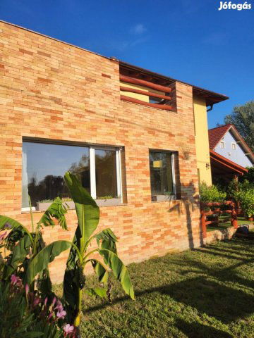 Eladó családi ház, Kiskunlacházán 139 M Ft, 4 szobás