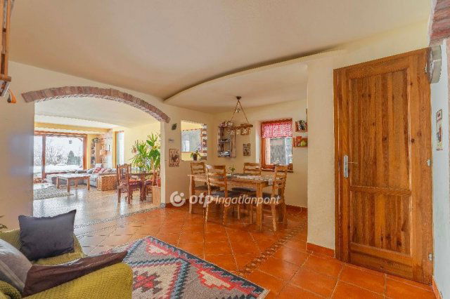 Eladó téglalakás, Budakeszin 167.8 M Ft, 3 szobás