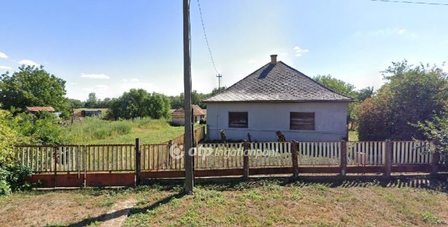Eladó családi ház, Tiszakanyáron 8 M Ft, 2 szobás
