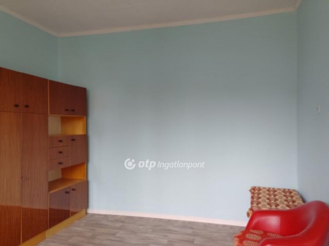 Eladó családi ház, Szentistvánon 14.45 M Ft, 1 szobás