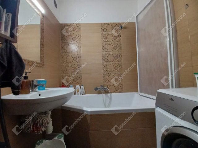 Eladó panellakás, Debrecenben 62.5 M Ft, 3 szobás