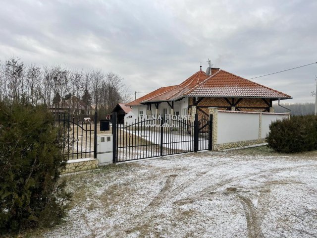 Eladó családi ház, Kecskeméten 119.8 M Ft, 5 szobás