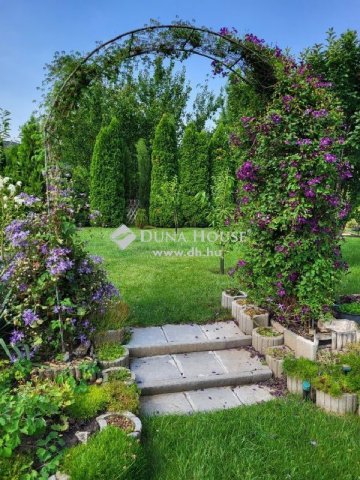 Eladó családi ház, Herceghalomon 230 M Ft, 2+3 szobás