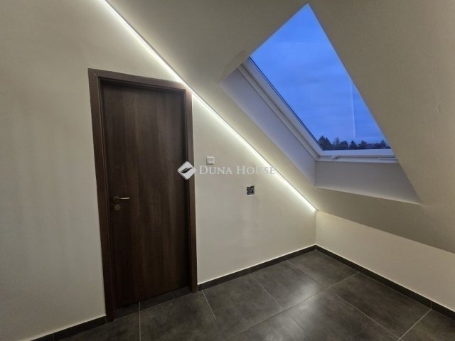 Eladó családi ház, Gyömrőn 109.9 M Ft, 7 szobás