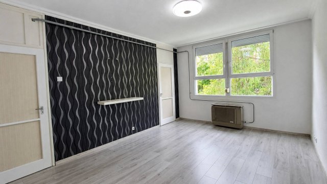 Eladó téglalakás, Salgótarjánban, Forgách Antal úton