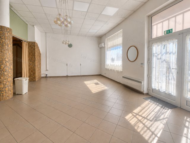 Eladó üzlethelyiség, Oroszlányban 51 M Ft, 2 szobás