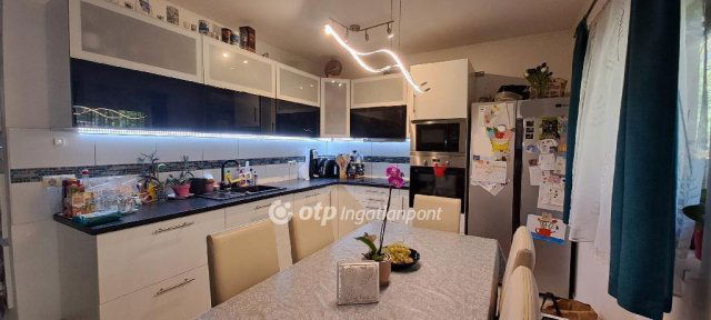 Eladó családi ház, Szigetszentmiklóson 109 M Ft, 4 szobás