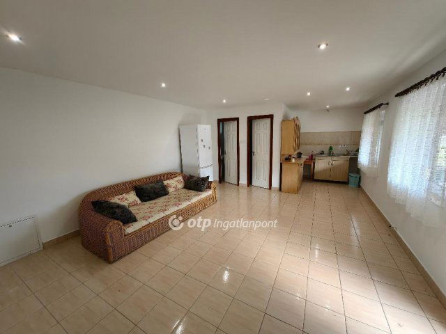 Eladó családi ház, Berekfürdőn 34 M Ft, 1+3 szobás