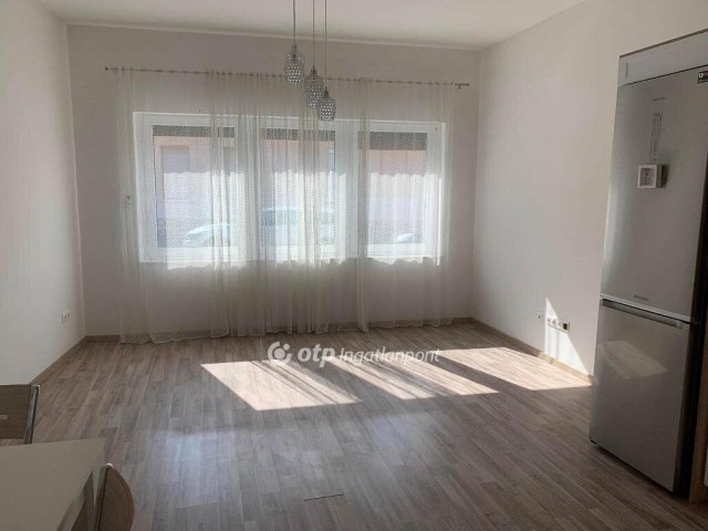 Eladó téglalakás, Pápán 45.49 M Ft, 2 szobás