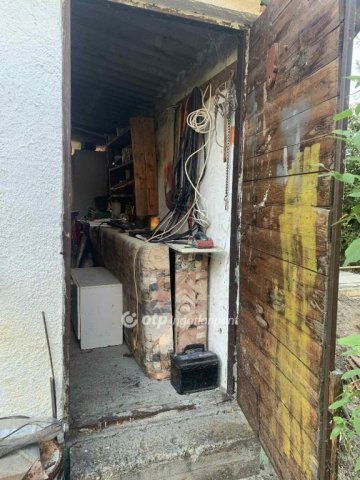 Eladó családi ház, Csemőn 16 M Ft, 2 szobás