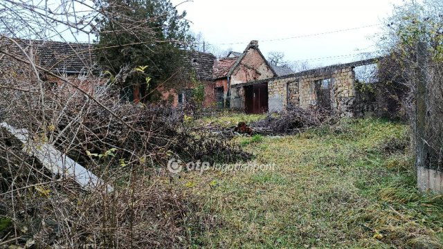 Eladó családi ház, Tapolcán 19 M Ft, 4 szobás
