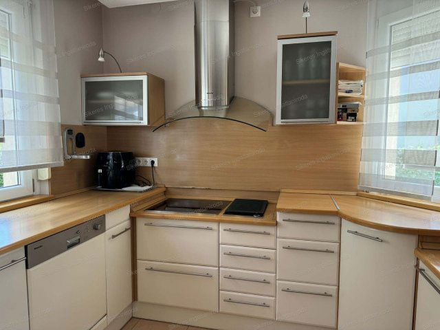 Eladó családi ház, Székesfehérvárott 289 M Ft, 5 szobás