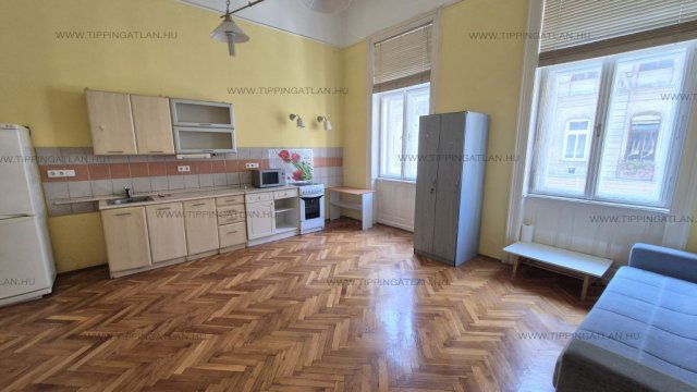 Eladó téglalakás, Budapesten, VIII. kerületben, Rákóczi úton