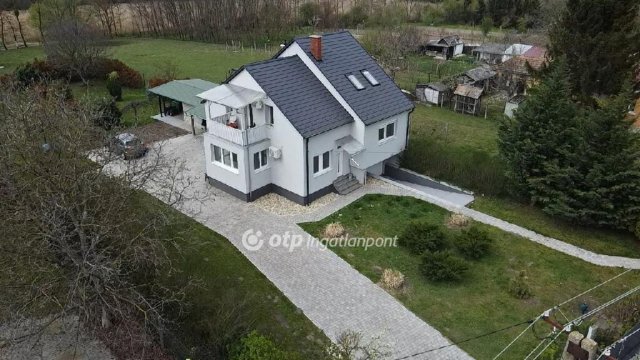 Eladó családi ház, Pápán 129.9 M Ft, 3+4 szobás